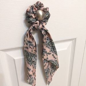 Pink Paisley scrunchie scarf